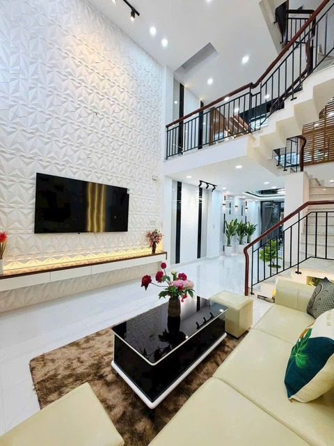 NGAY CÔNG VIÊN LÀNG HOA GÒ VẤP