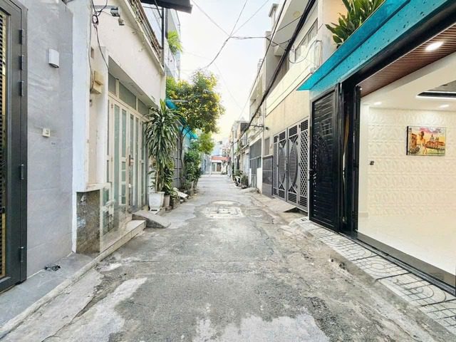NGAY CÔNG VIÊN LÀNG HOA GÒ VẤP