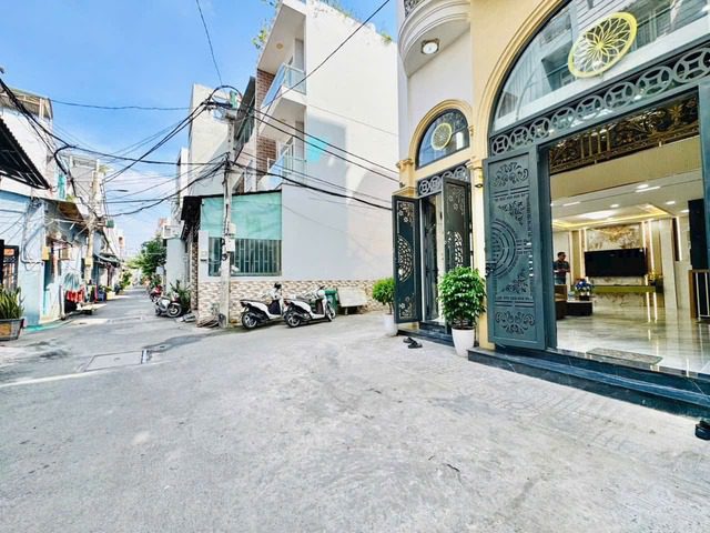 HẺM XE HƠI TRÁNH NHAU - NHÀ MỚI BÙI QUANG LÀ
