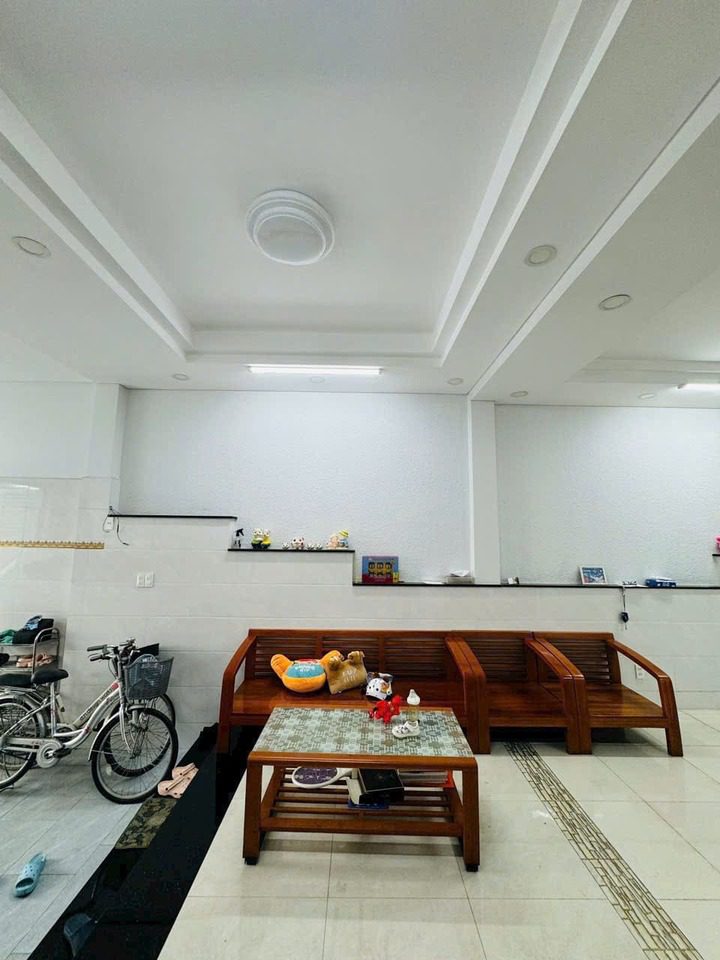 BÁN NHÀ GÒ VẤP MẶT TIỀN HẺM 8M THÔNG